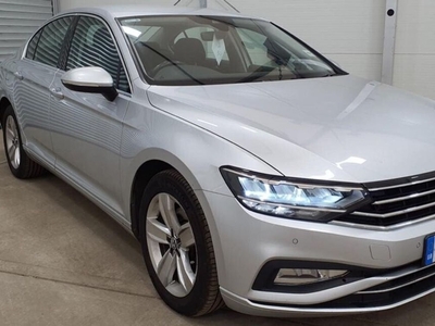 2020 - Volkswagen Passat Manual