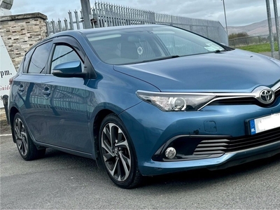 2017 - Toyota Auris Manual