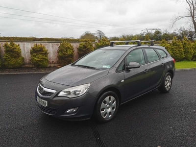 2012 - Vauxhall Astra ---