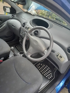 2003 - Toyota Yaris Manual