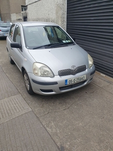 2005 - Toyota Yaris Manual