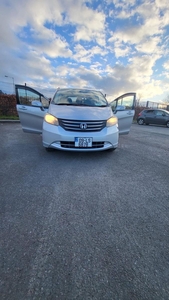 2009 - Honda Freed ---