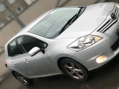 2010 - Toyota Auris Manual