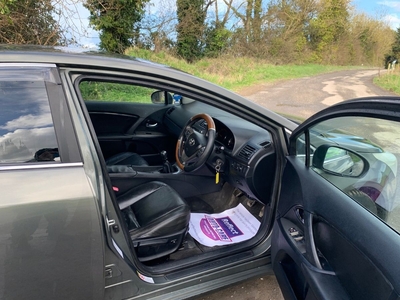 2010 - Toyota Avensis Manual