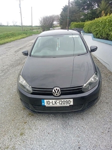 2010 - Volkswagen Golf ---