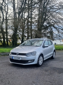 2010 - Volkswagen Polo Manual