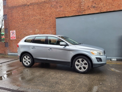 2010 - Volvo XC60 Manual