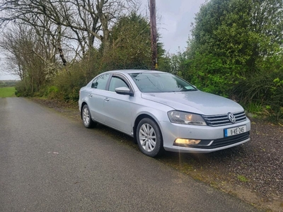 2011 - Volkswagen Passat Manual