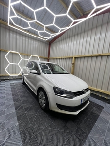 2013 - Volkswagen Polo Automatic