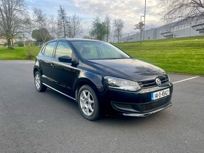 2014 - Volkswagen Polo Automatic