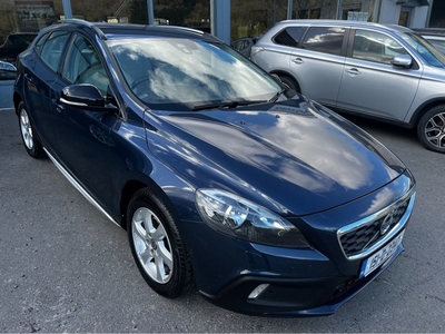 2015 - Volvo V40 Manual