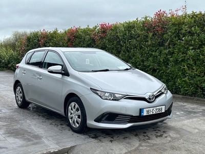 2016 - Toyota Auris Manual