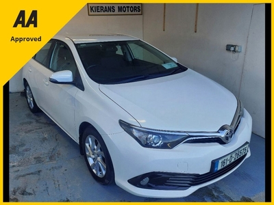 2016 - Toyota Auris Manual