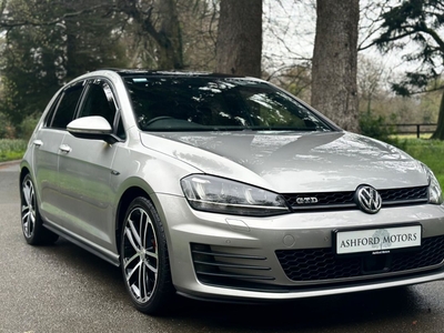 2016 - Volkswagen Golf Manual