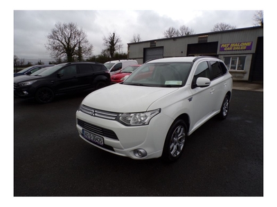 2014 (142) Mitsubishi Outlander