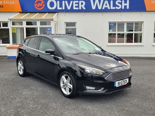 2016 (161) Ford Focus