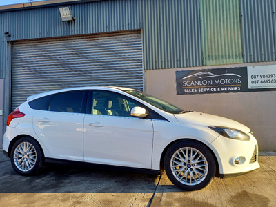 2012 (12) Ford Focus