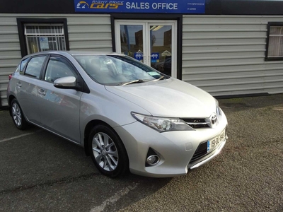 2015 - Toyota Auris Manual