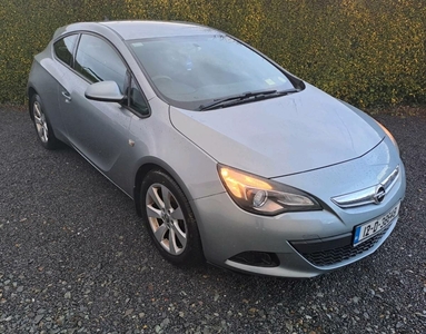 2012 - Opel Astra Manual