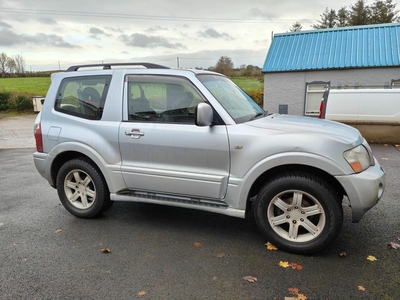 2007 - Mitsubishi Pajero Manual