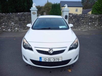 2012 - Vauxhall Astra ---