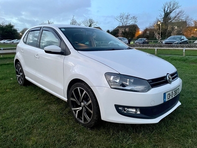 2013 - Volkswagen Polo Manual