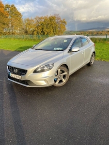 2014 - Volvo V40 Manual