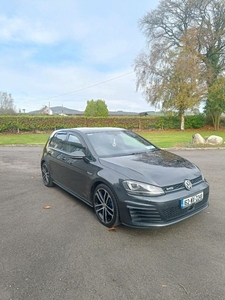 2016 - Volkswagen Golf Manual