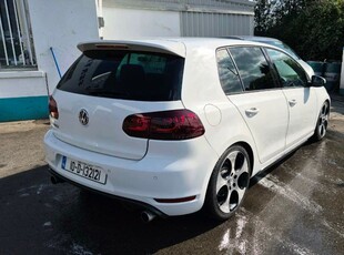 2010 - Volkswagen Golf ---