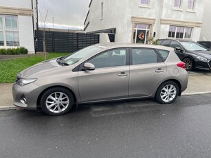 2013 - Toyota Auris Manual