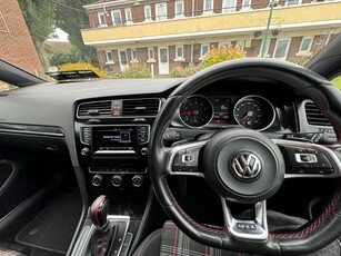 2014 - Volkswagen Golf Automatic