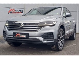 2023 - Volkswagen Touareg Automatic