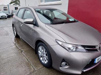 TOYOTA AURIS