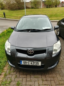 2009 - Toyota Auris ---