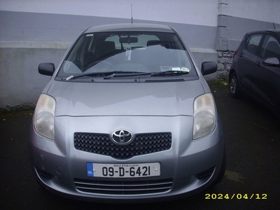 2009 - Toyota Yaris Manual