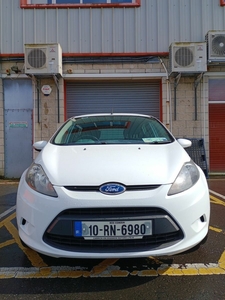 2010 - Ford Fiesta ---