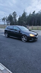 2010 - Volkswagen Golf ---