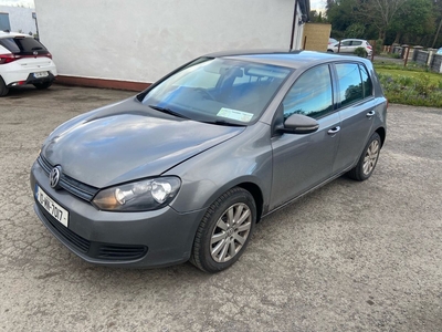 2010 - Volkswagen Golf ---