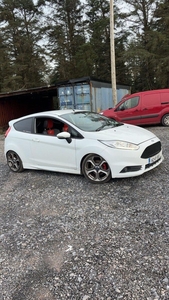 2014 - Ford Fiesta Manual