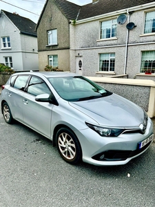 2016 - Toyota Auris Manual