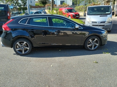 2016 - Volvo V40 Manual