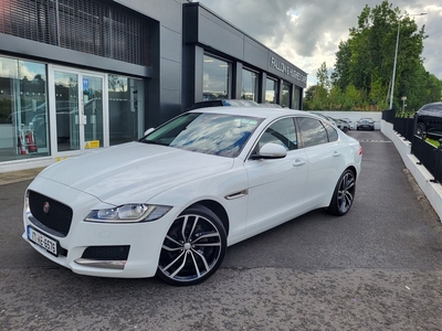 2017 - Jaguar XF Manual