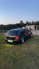 2002 - Volkswagen Golf ---