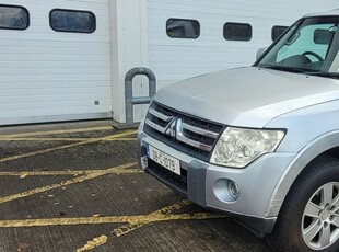 2008 - Mitsubishi Pajero Manual