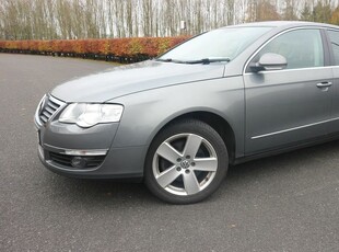 2008 - Volkswagen Passat Manual