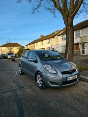 2009 - Toyota Yaris Manual