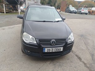 2009 - Volkswagen Polo ---