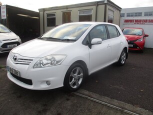 2010 - Toyota Auris