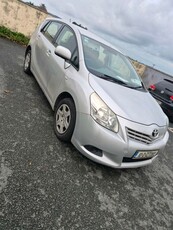 2010 - Toyota Verso ---