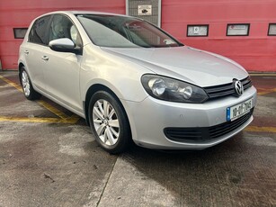 2010 - Volkswagen Golf ---